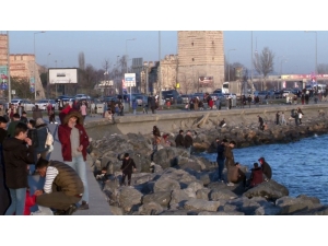 İstanbullular Güneşli Havanın Tadını Çıkarttı