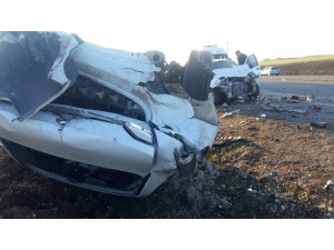 Siirt’te İki Araç Kafa Kafaya Çarpıştı: 5 Yaralı
