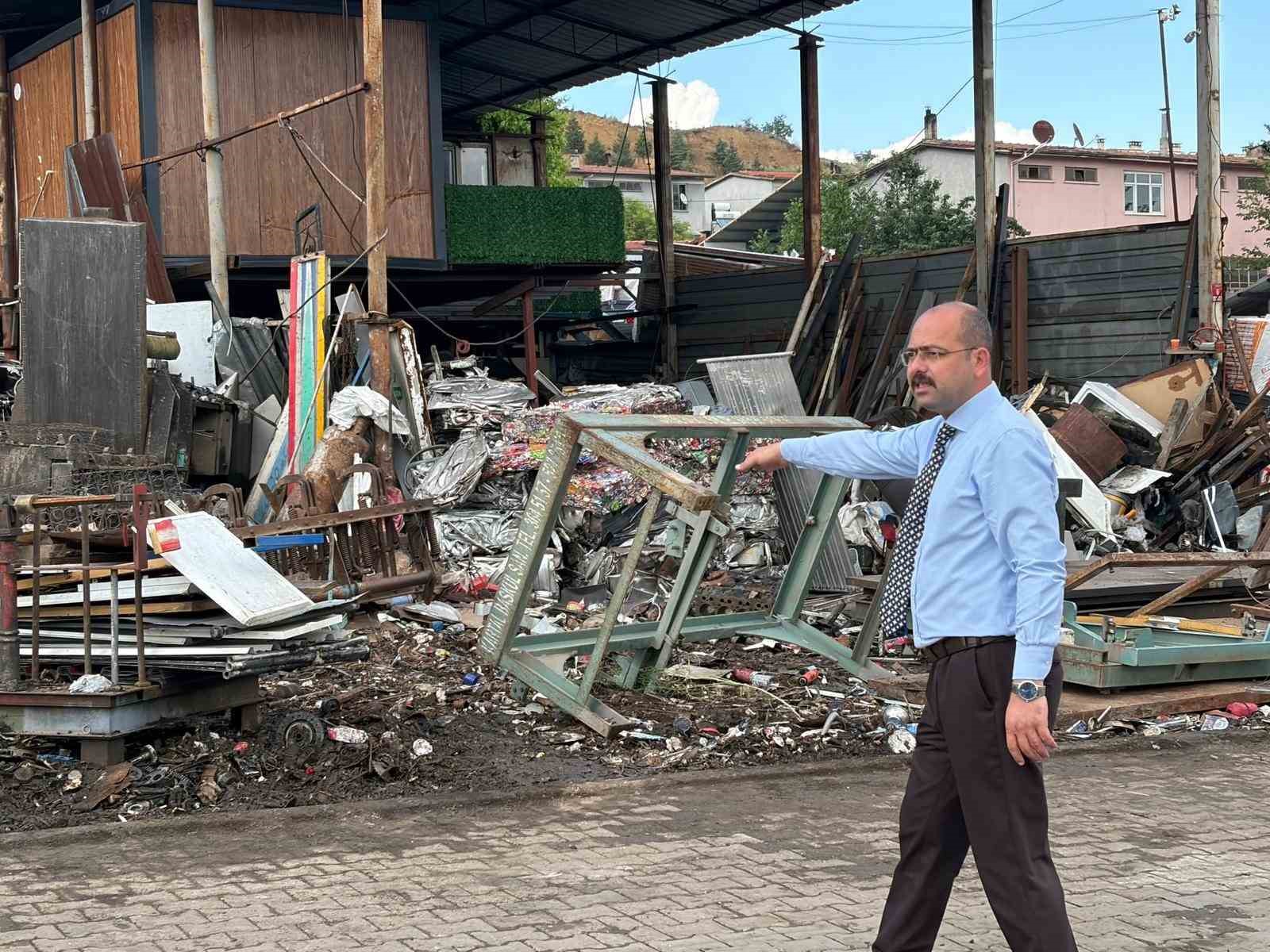 tosya-belediyesi-nden-oto-sanayi-bolgesi-nde-cevre-temizligi