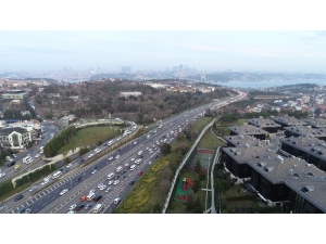 15 Temmuz Şehitler Köprüsü’nde Yarı Yıl Tatilinin Ardından Okulun İlk Günü Oluşan Trafik Havadan Görüntülendi