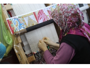 1 Milyon Düğümle Bir Metre Halı Dokuyorlar