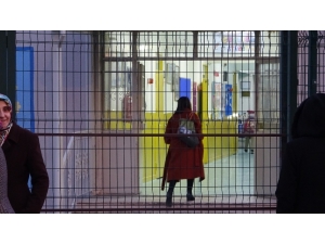 Bursa’da 24 Okul Yıkılıyor...öğrenciler Bugün Son Kez Yıkılacak Okullarına Gitti