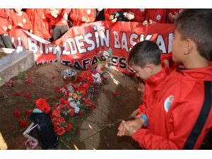 Şampiyonluk Kupasını Başkanlarının Mezarına Götürdüler