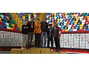 Aydınlı Atletlerden 4 Madalya