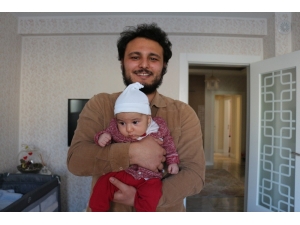 Bebeğini Bırakıp Deprem Bölgesine Koştu