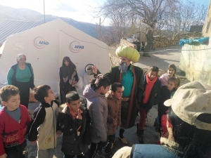 Depremzede Çocuklara Tiyatrolu Destek