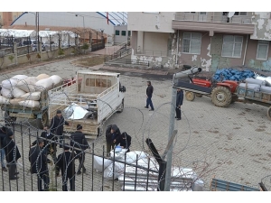 Depremzede Çiftçilere 25 Ton Kaba Yem Dağıtıldı