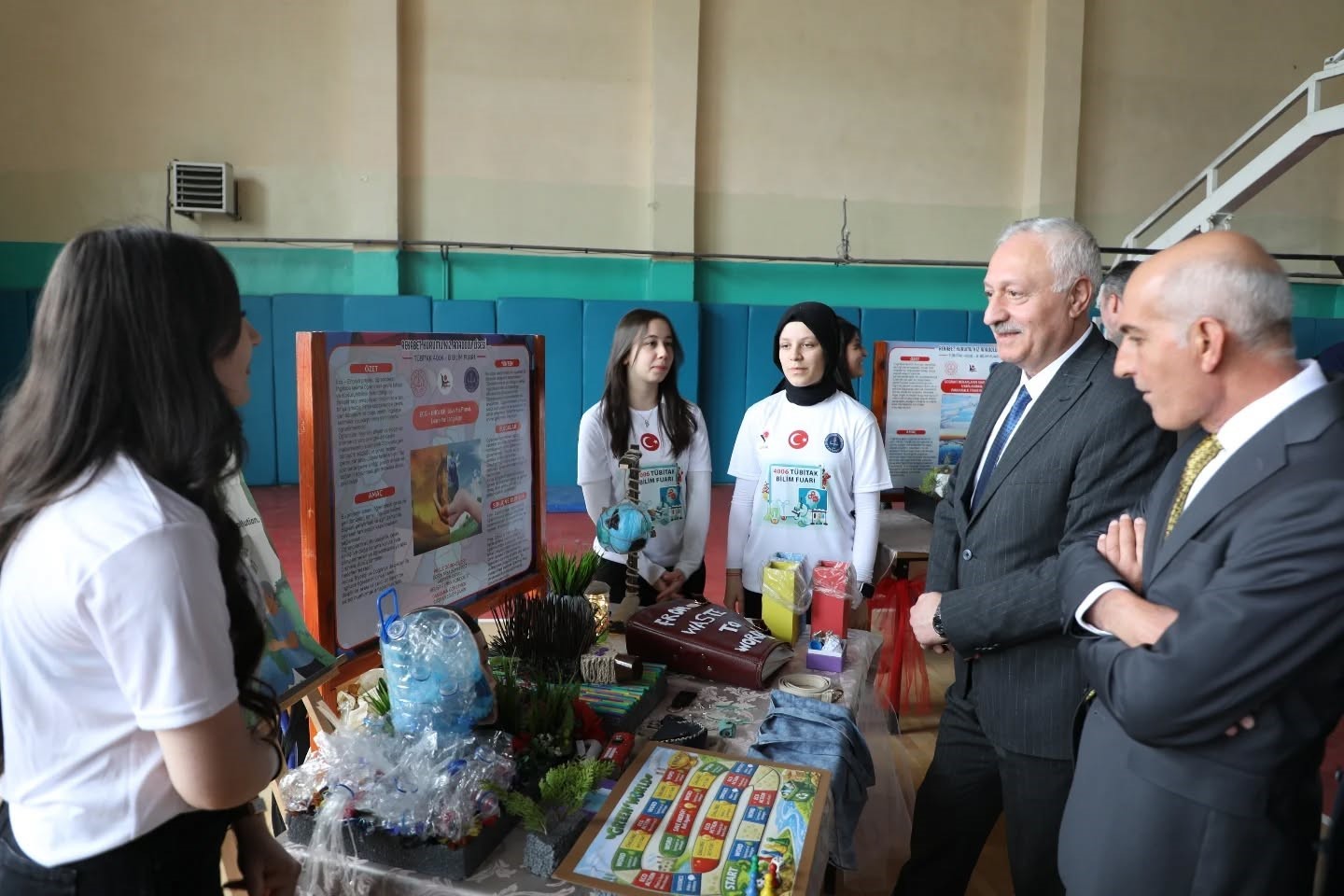 bayburt-ta-ogrencilerin-bilim-projeleri-sergilenmeye-devam-ediyor