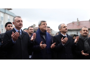 Başkan Büyükakın, “Camiler, Bizi Biz Eden Mekanlardır”