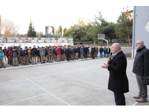 Başkan Bıyık, Yeni Dönemin İl Dersinde Öğrencileri Yalnız Bırakmadı