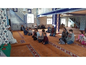 Namazı Camide Babaları Ve Dedeleriyle Kıldılar Ödülleri Kaptılar