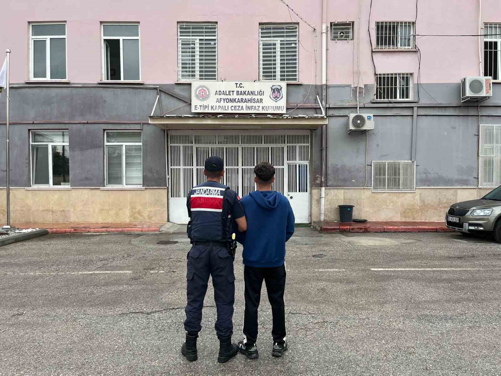 jandarma-cesitli-suclardan-aranan-40-kisiyi-yakaladi
