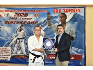 Naim Süleymanoğlu’nda İlk Uluslararası Yarışma