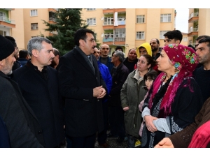 Depremde Zarar Gören Ve Mühürlenen Binalarda İnceleme Yapıldı