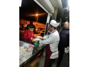 Deprem Mutfak Tırı 18 Bin Kişiye Yemek Dağıttı