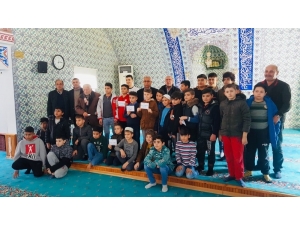 Şarköy’de Camiye Koşan Tüm Çocuklar Ödüllendirildi