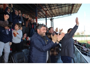 Başkan Yanmaz, Akçakocaspor’u Yalnız Bırakmadı