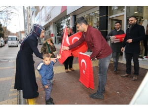 Yunan Milletvekiline Türk Bayraklı Tepki