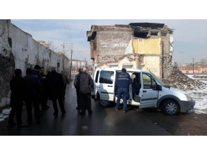 Camiye Gitmeyince Arkadaşları Şüphelendi, Evinde Ölü Bulundu