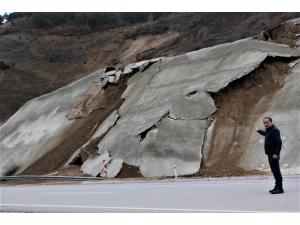 Tokat, D-100 Karayolunda Heyelan