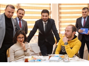 Başkan Öztekin Üniversitelileri Misafir Etti