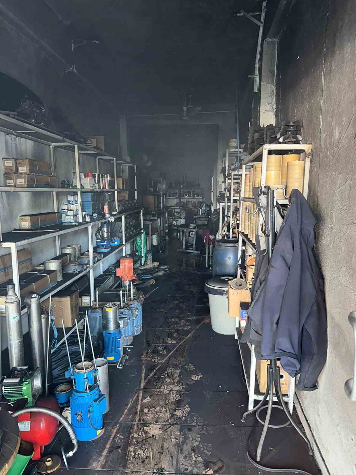 diyarbakir-da-cikan-yanginda-is-yeri-kullanilamaz-hale-geldi