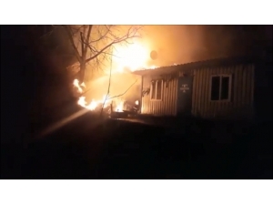 Bahçeye Dökülen Soba Külü 2 Katlı Evi Küle Çevirdi