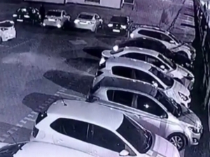 Depremde Park Halindeki Otomobiller Beşik Gibi Sallandı