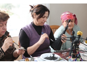 Atık Malzemeler Kadınların Ellerinde Yeniden Hayat Buluyor