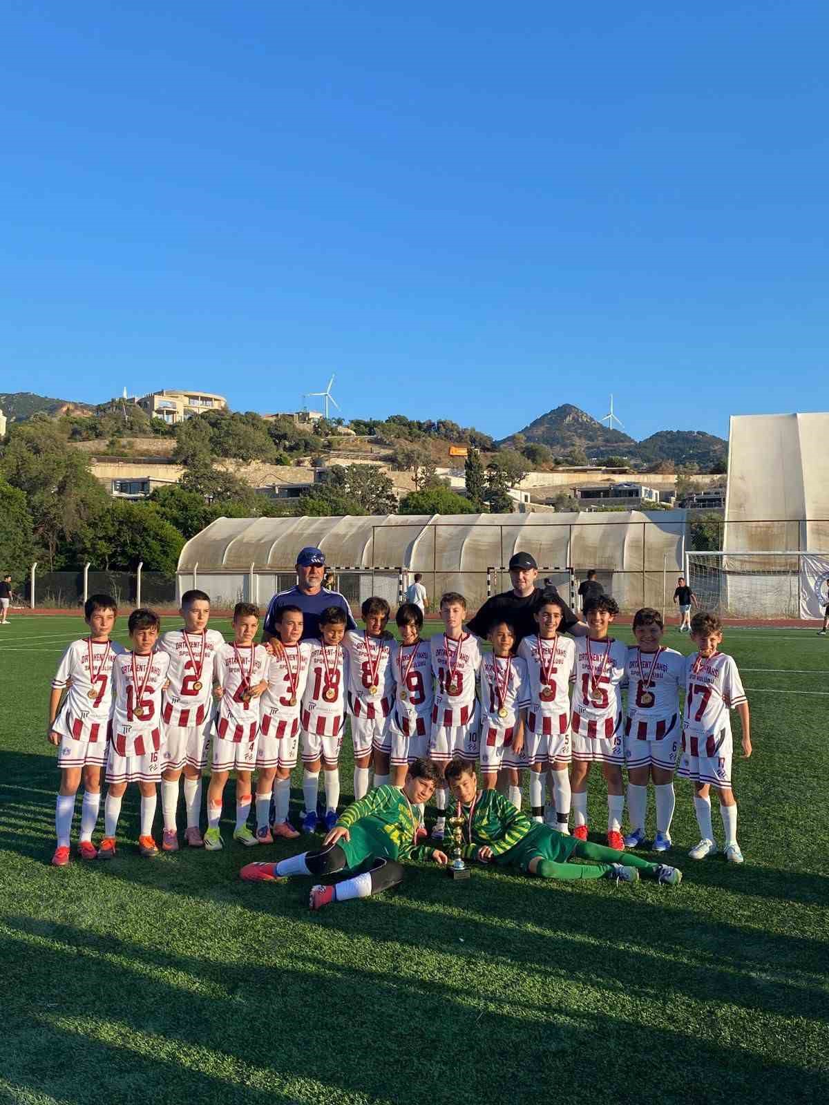 namaglup-sampiyon-ortakent-yahsi-sk-u11-takimi-kupaya-uzandi