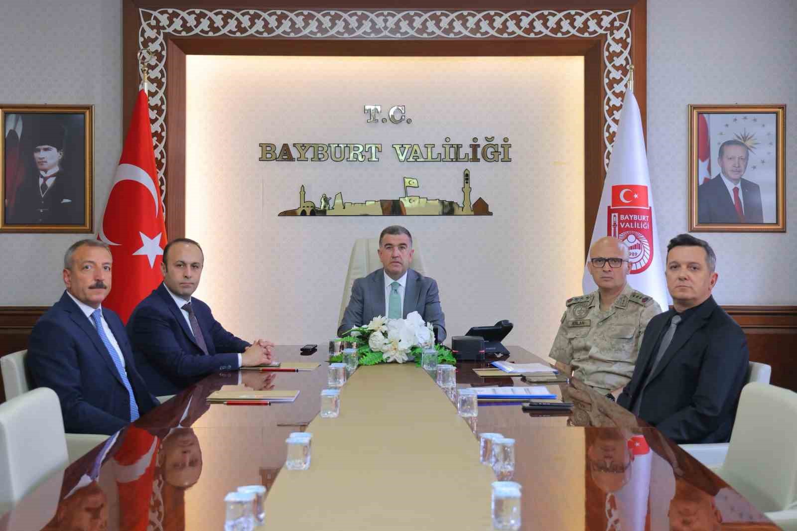 vali-eldivan-spor-guvenligi-degerlendirme-toplantisina-katildi