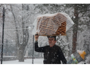 Erzincan’da Kar Yağışı Kartpostallık Görüntüler Oluşturdu