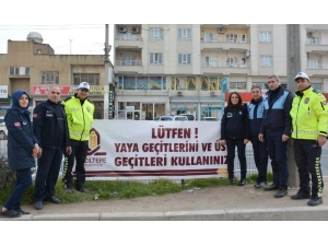 Polis Ve Zabıta Üst Geçit Ve Yaya Geçidine Dikkat Çekmek İçin Pankart Astı