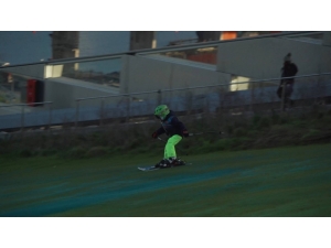 Atık Tesisi Üzerinde Kayak Keyfi