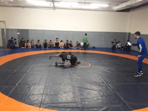 Gençler Güreş Kursuna İlgi Gösteriyor