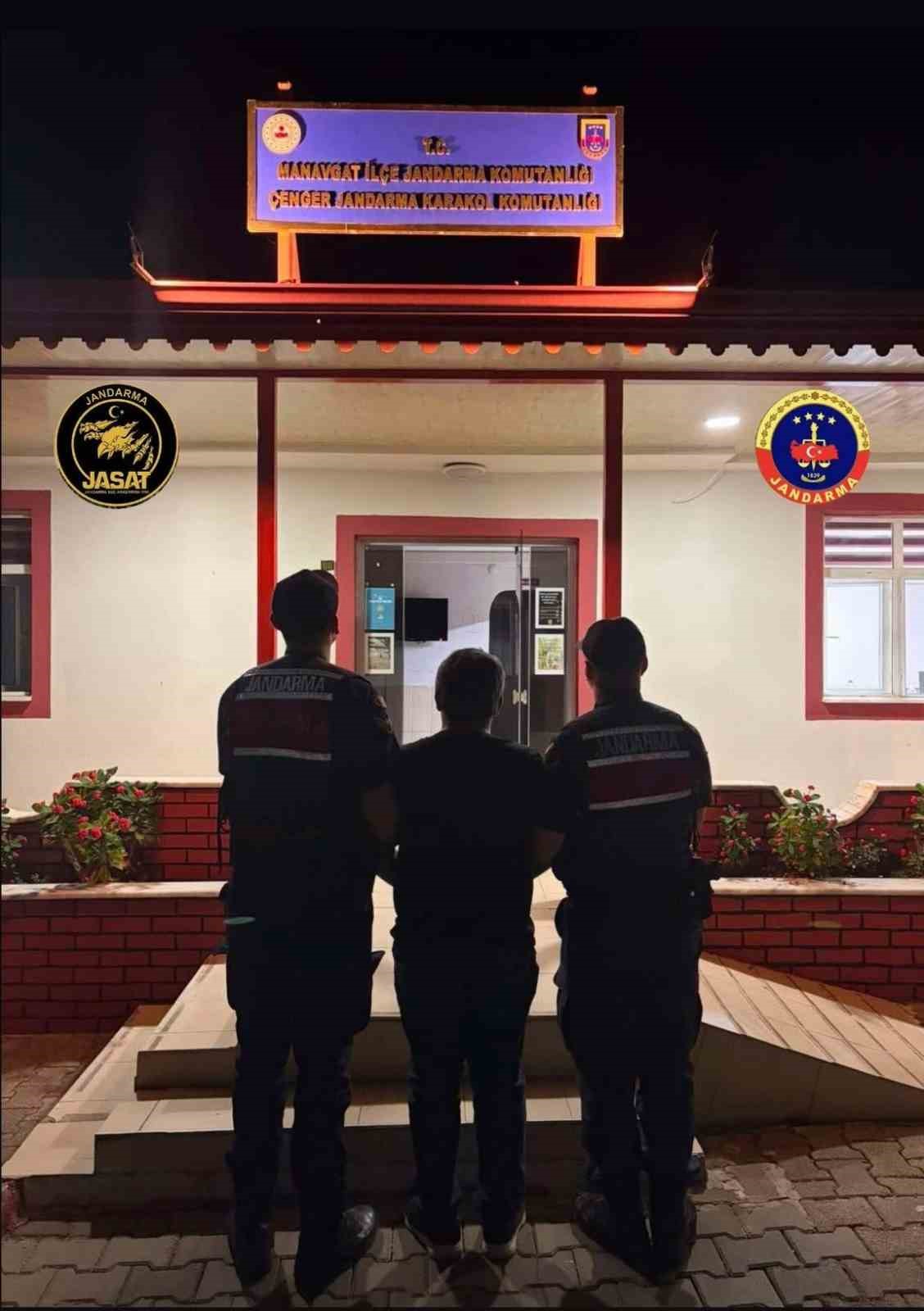 manavgat-ta-29-yil-kesinlesmis-hapis-cezasi-bulunan-hukumlu-yakalandi