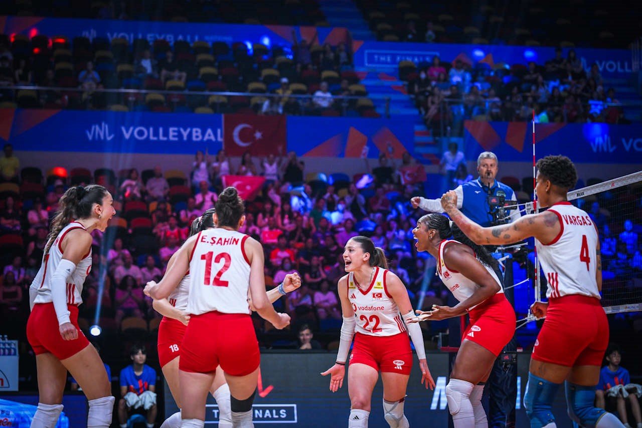 a-milli-kadin-voleybol-takimi-milletler-ligi-nde-yari-finale-yukseldi