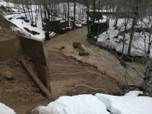 Kepçe Operatörü Heyelanda Kayboldu, Ekipler Seferber Oldu