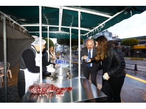 Sabahın İlk Işıklarında Vatandaşa Ve Öğrenciye Sıcak Çorba