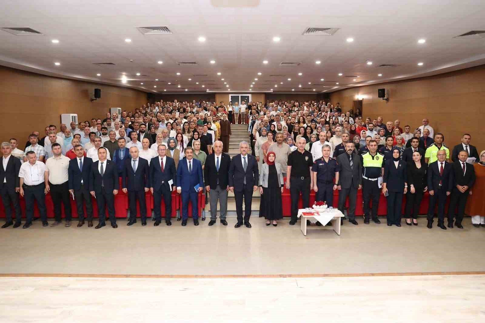 vali-makas-2026-2027-egitim-ogretim-yili-hazirliklarini-degerlendirdi-ogrencilerle-bir-araya-geldi
