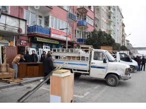 Malatya’da Ağır Hasarlı Binaların Tahliye İşlemleri Sürüyor