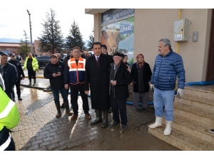 Vali Ahmet Ümit, Mağdur Olan Vatandaşlarla Bir Araya Geldi