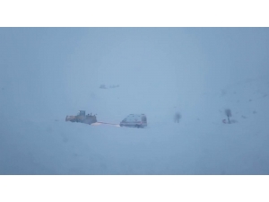 Yolu Kardan Kapanan Köyde Mahsur Kalan Yaşlı Adam, Hastaneye 11 Saatte Ulaştırıldı