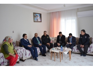 Kaymakam Çam Şehit Yakınını Ziyaret Etti