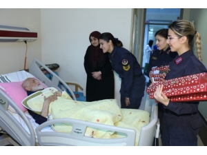 Jandarmadan Kanser Hastalarına Sürpriz Ziyaret