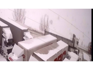 Kar Küreme Aracını Seyrederken Canından Oluyordu