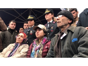 Mersinli Şehidin Kız Kardeşi Ağabeyini Askeri Üniforma İle Uğurladı