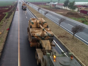 Sınıra Tank Ve Zırhlı Araç Sevkiyatı Havadan Görüntülendi