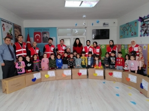 Minikler Oyuncaklarını Paylaştı