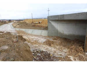 Bolu’da Dere Taştı, Ev Ve İş Yerlerini Su Bastı